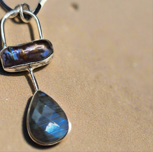 Biwa Pearl & Labradorite Pendant.